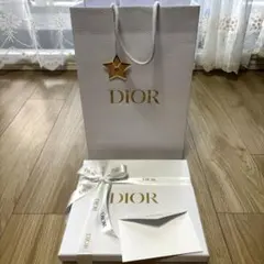 超新品　DIOR 箱　袋(星のチャーム付き) 封筒付き