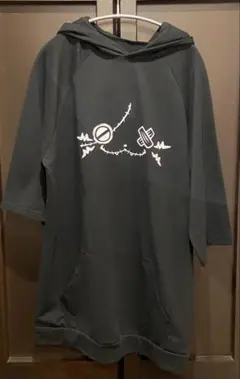 ニーアクロージング　パーカー