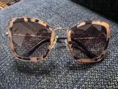 Miu Miu ブラウン・トータス サングラスのサムネイル