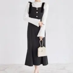 【tocco closet】肩ベロアリボンビジュー釦ジャンパースカート ブラックのサムネイル