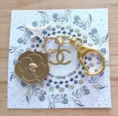 CHANEL ノベルティチャーム 　カメリア　ゴールド　キーホルダー付