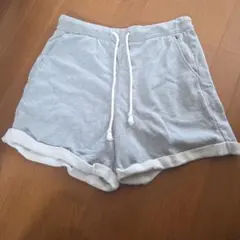 GU グレー ショートパンツ