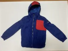 フード付きジャケット 青と赤のコンビネーション