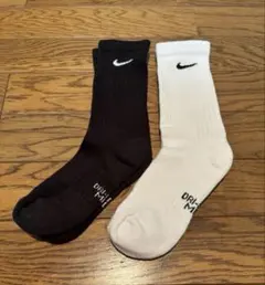 NIKEスニーカーソックス　トータル2セット　白&黒　23〜25センチ