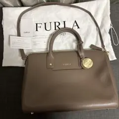 ブラウン ショルダーバッグ