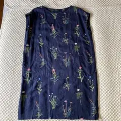 ATELIER SIX ノースリーブ 花柄刺繍 ネイビー　リネンワンピースのサムネイル