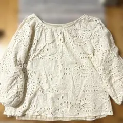 アイボリー 刺繍入り五分袖ブラウス