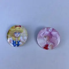 セーラームーン展缶バッジ2個　ヴィーナス、ちびムーン