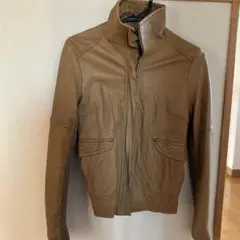 ベージュ レザージャケット