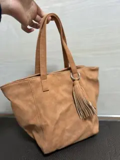 ベージュ スエード風 トートバッグ タッセル付き