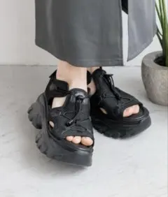 ローリーズファーム　レースアップリボンサンダル