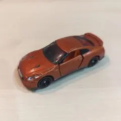 ⑥　トミカ　日産　GT-R　ミニカーのサムネイル