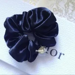 DIOR ゴールド円形チャーム　シュシュ　黒のサムネイル