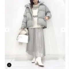 (新品)GU ジーユー　シャイニープリーツロングスカート　Ｓ　ライトグレイタグ付