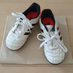 《アディダス》スパイク 18cm サッカー シューズ 白 黒 キッズ 運動靴