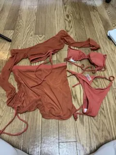 新品　水着　Ｓサイズ　ラッシュガード付き