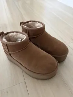 UGG ブラウン クラシックウルトラミニ プラットフォームブーツ