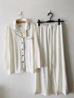 新品　無印　脇に縫い目のない　なめらかカットソー　長袖パジャマ　オフホワイト　M