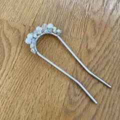 ビーズ装飾のエレガントなヘアピン