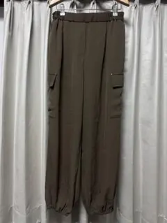 カーゴパンツ オリーブグリーン サイドポケット付き