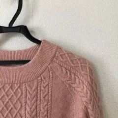【毛玉ができにくい！】ピンクケーブルニットのサムネイル
