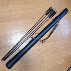 弓道 黒鷲手羽矢 6本組 矢筒 竹巻藁矢付き - メルカリ