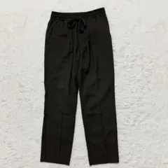 A18881 美品 マーカウェア 21AW フロントプリーツペグトップ 黒1
