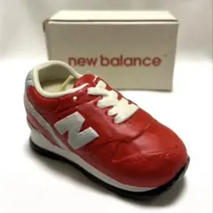new balance スニーカー型ミニチュア キャンドル レッド - メルカリ
