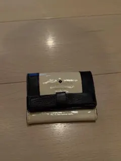 kate spade 二つ折り財布のサムネイル
