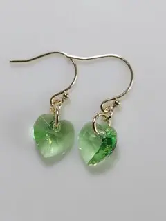 スワロフスキー　ハートピアス　ペリドット／ハンドメイド