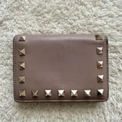 Valentino ヴァレンティノ　ベージュ　二つ折り財布 スタッズのサムネイル