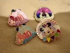 Disney ディズニー バッチ4個セット
