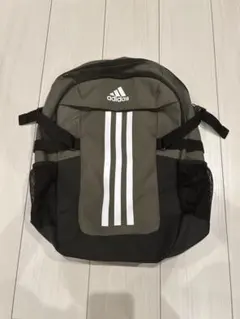 adidas オリーブグリーン リュック