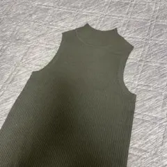 オリーブグリーン タートルネック ノースリーブ