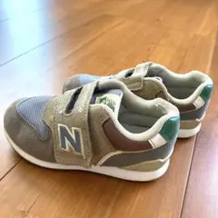 キッズニューバランススニーカー