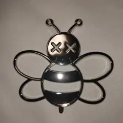 DIOR×KAWS ノベルティBEEチャームのサムネイル