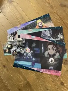 鬼滅の刃いろいろセット　クリアファイル・缶バッチ