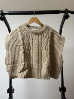 archives ベージュ ケーブル編み ニットベスト