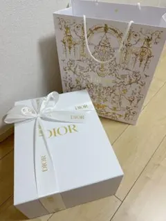 Dior 限定ショッパー &ギフトボックス（バックサイズ）星チャーム付き