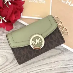 《新品未使用》MICHAEL KORS キーケース　グリーン シグネチャー