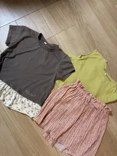 キッズ服3点セット（Tシャツ・タンクトップ・スカート）