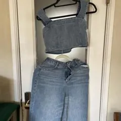 デニムセットアップ クロップドトップスとパンツ