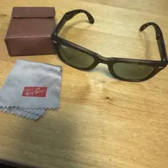Ray-Ban Folding Wayfarer サングラスのサムネイル