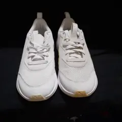 PUMA ホワイト スニーカー　24㎝のサムネイル