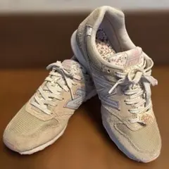 アースミュージックアンドエコロジーNew Balance 996 スニーカー