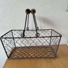 アンティーク　素敵なワイヤーバスケット。