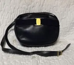 サルヴァトーレフェラガモ ヴァラリボン ショルダーバッグ ブラック