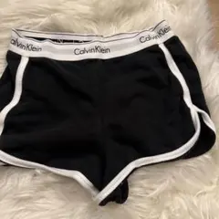 Calvin Klein ブラックショートパンツ S