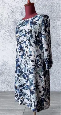 アーバンリサーチ 花柄ワンピース ブルー系膝丈七分袖 春服 上品 オフィス 通勤