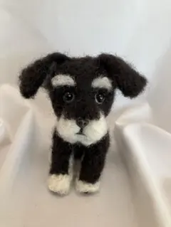 ⭐️本日最終⭐️羊毛フェルト 犬　ミニチュアシュナウザー　白黒　ぬいぐるみ　置物のサムネイル